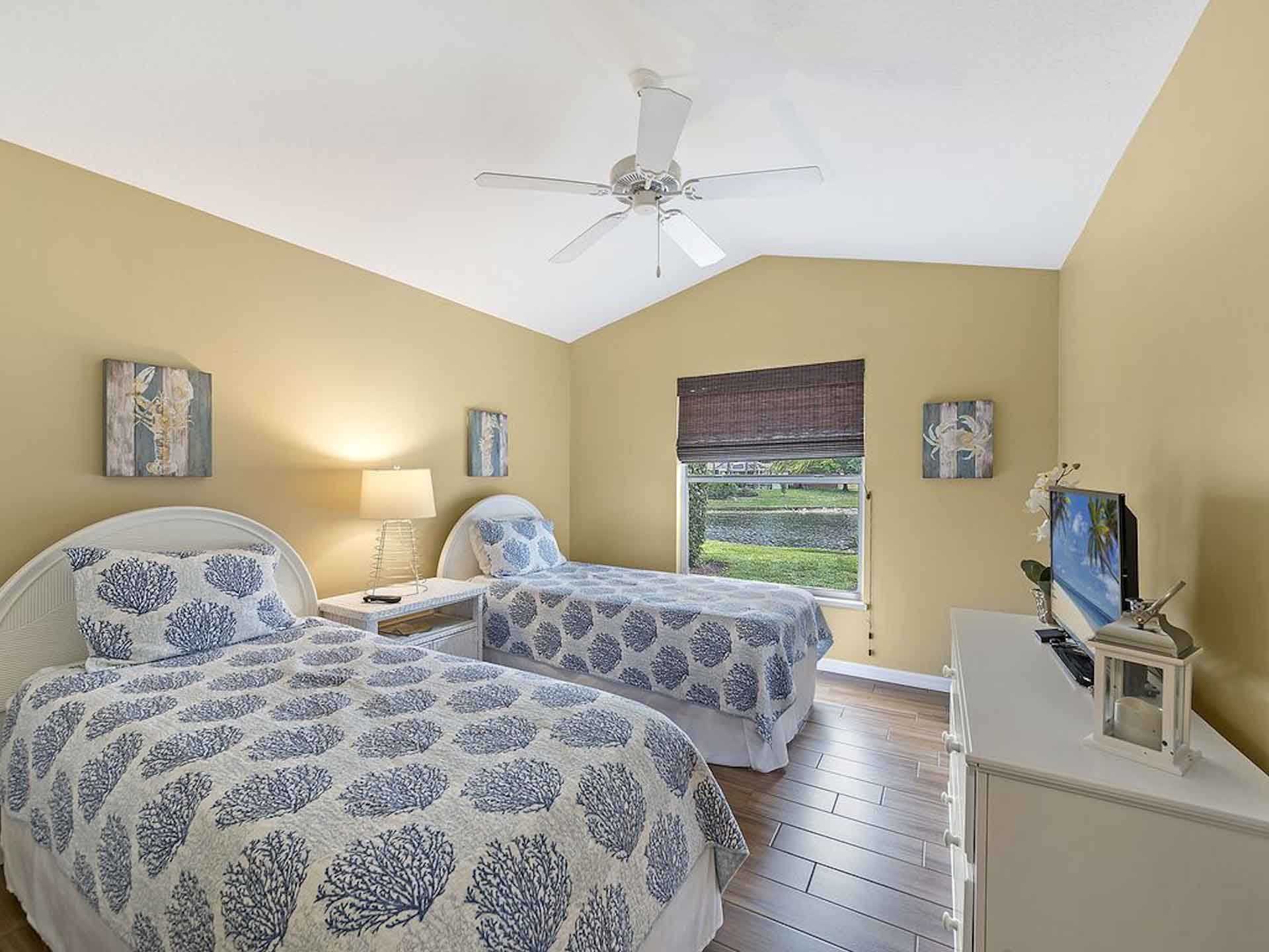 guest twin bedroom